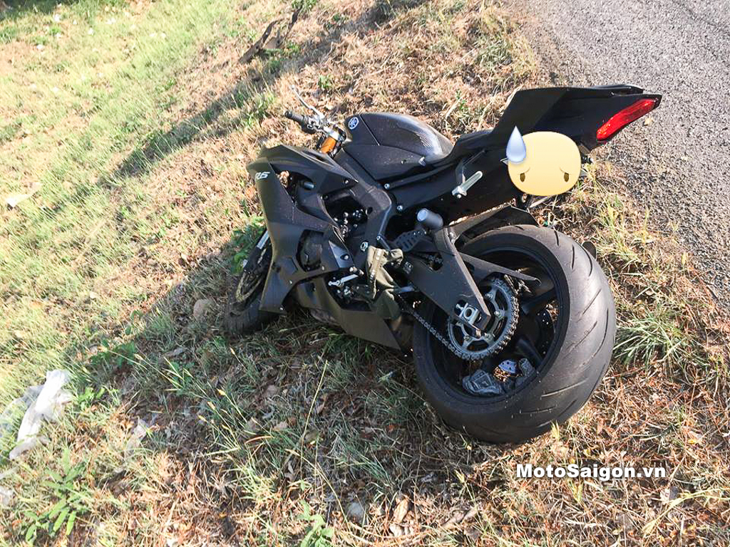 Yamaha R6 2019 gặp tai nạn tan nát phần đầu xe