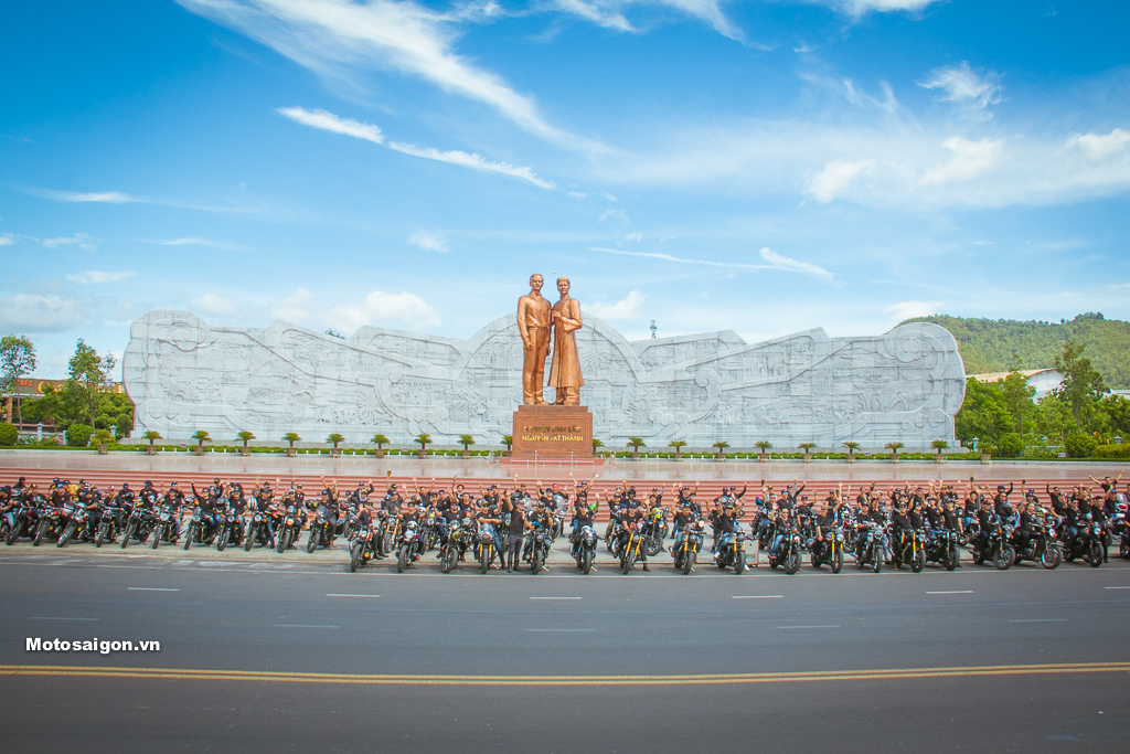MC Anh Tuấn dẫn đoàn moto Triumph gần 200 chiếc diễu hành tại Quy Nhơn