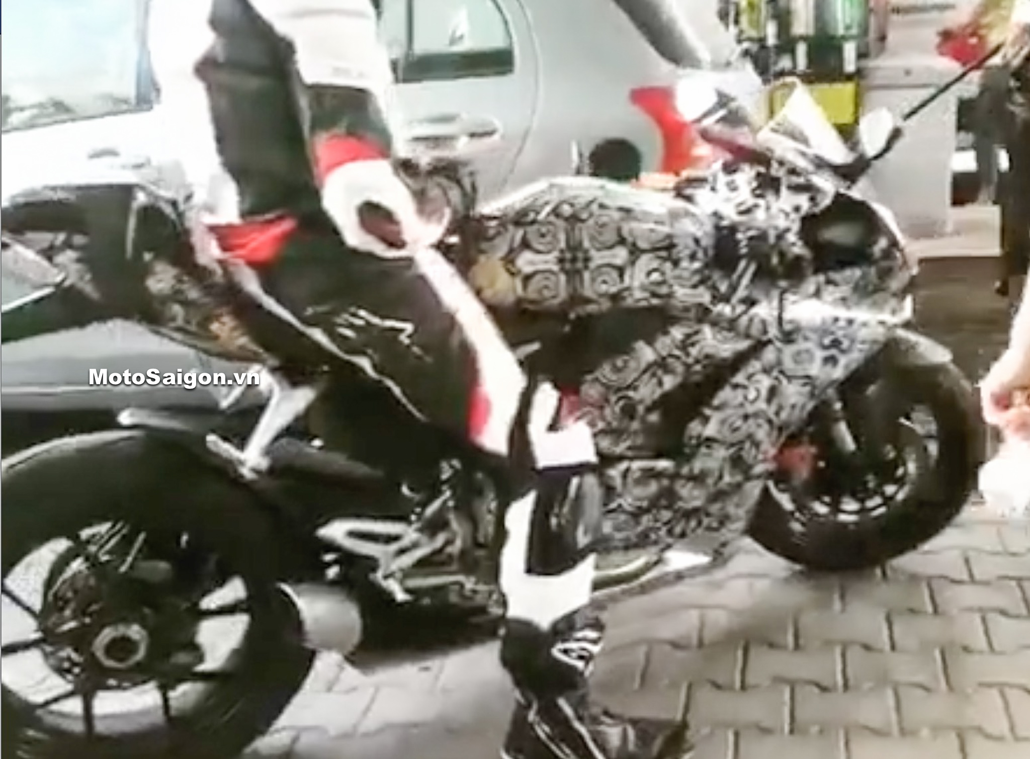 Ducati Panigale 959 2020 lộ ngoại hình trong clip đổ xăng