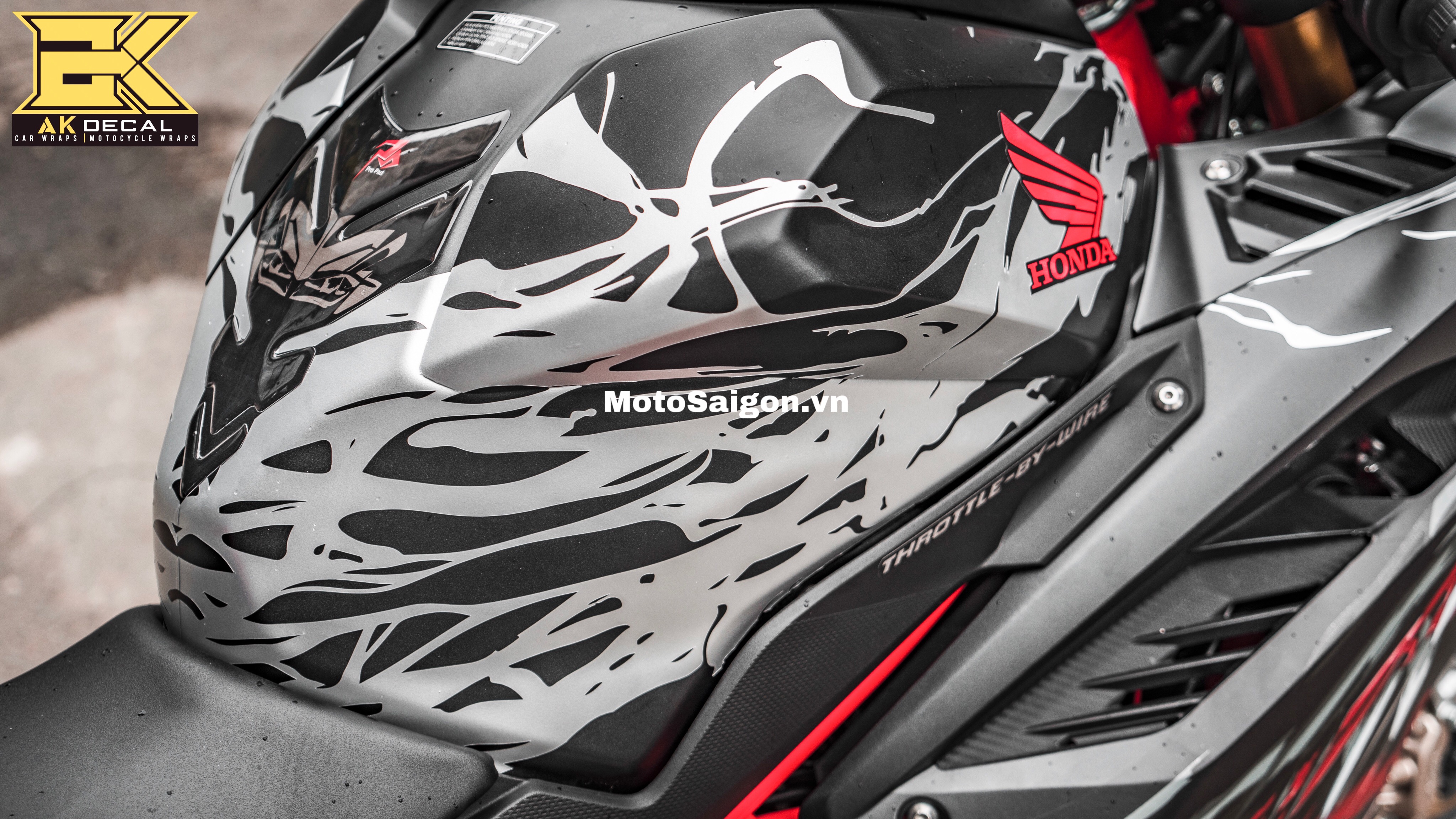 Honda CBR250RR lên tem trùm phong cách Venom ti AK Decal 