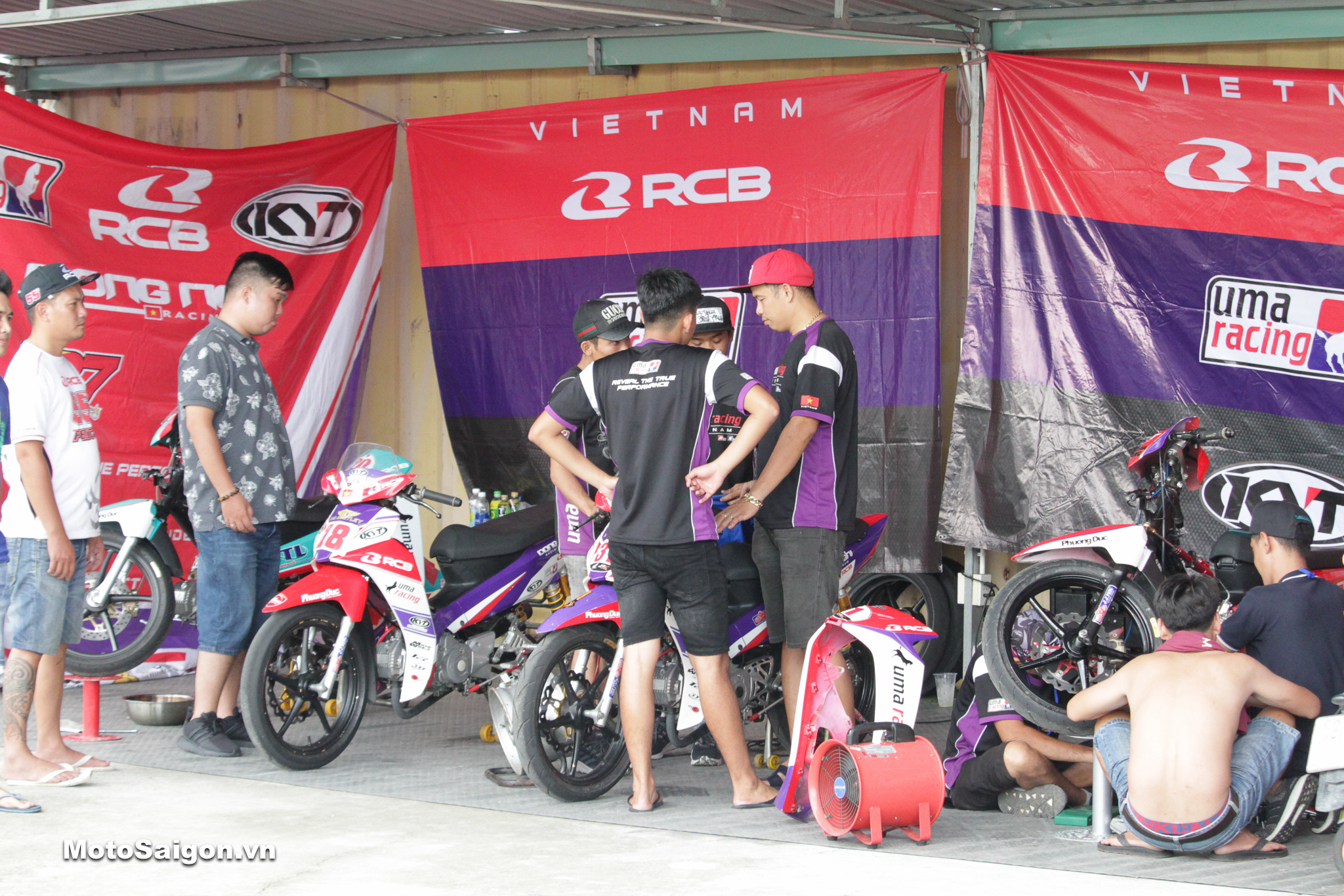 Đội KYT - RCB - UMA Racing