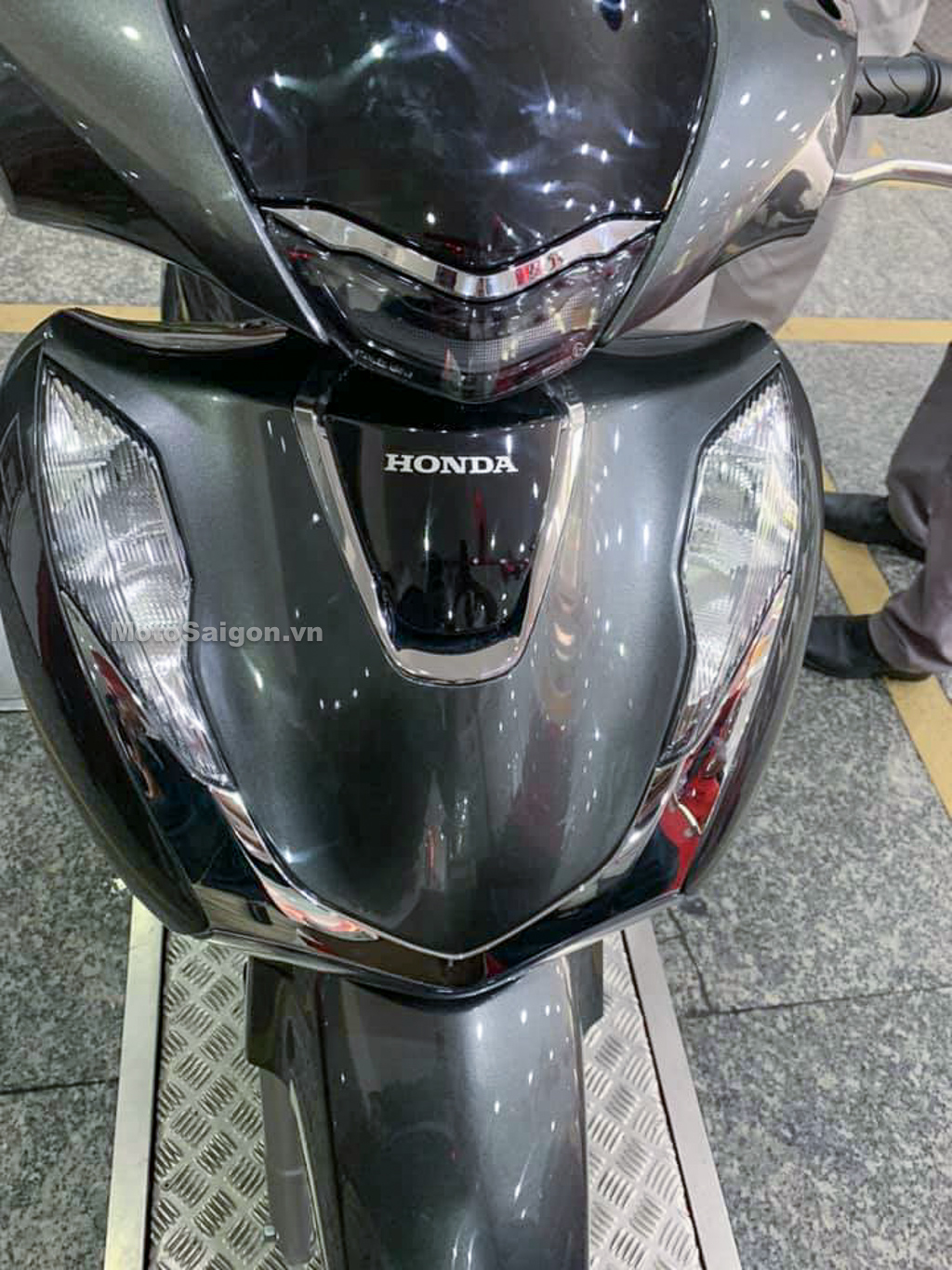 Honda Sh125 2020 Màu Xám Đầu Tiên Đã Có Giá Bán Tại Đại Lý Head - Motosaigon