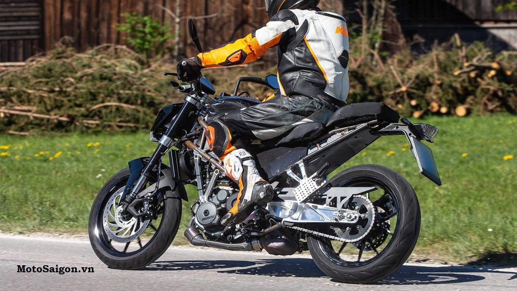 Trên tay KTM Duke 390