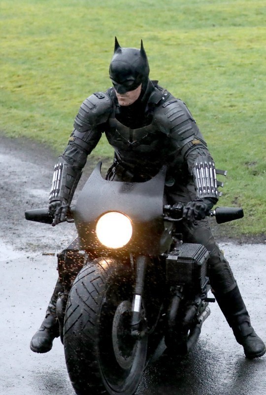 Bat-Bike Thế Hệ Mới Lộ Hình Ảnh Cực Hot Tại Phim Trường Batman - Motosaigon