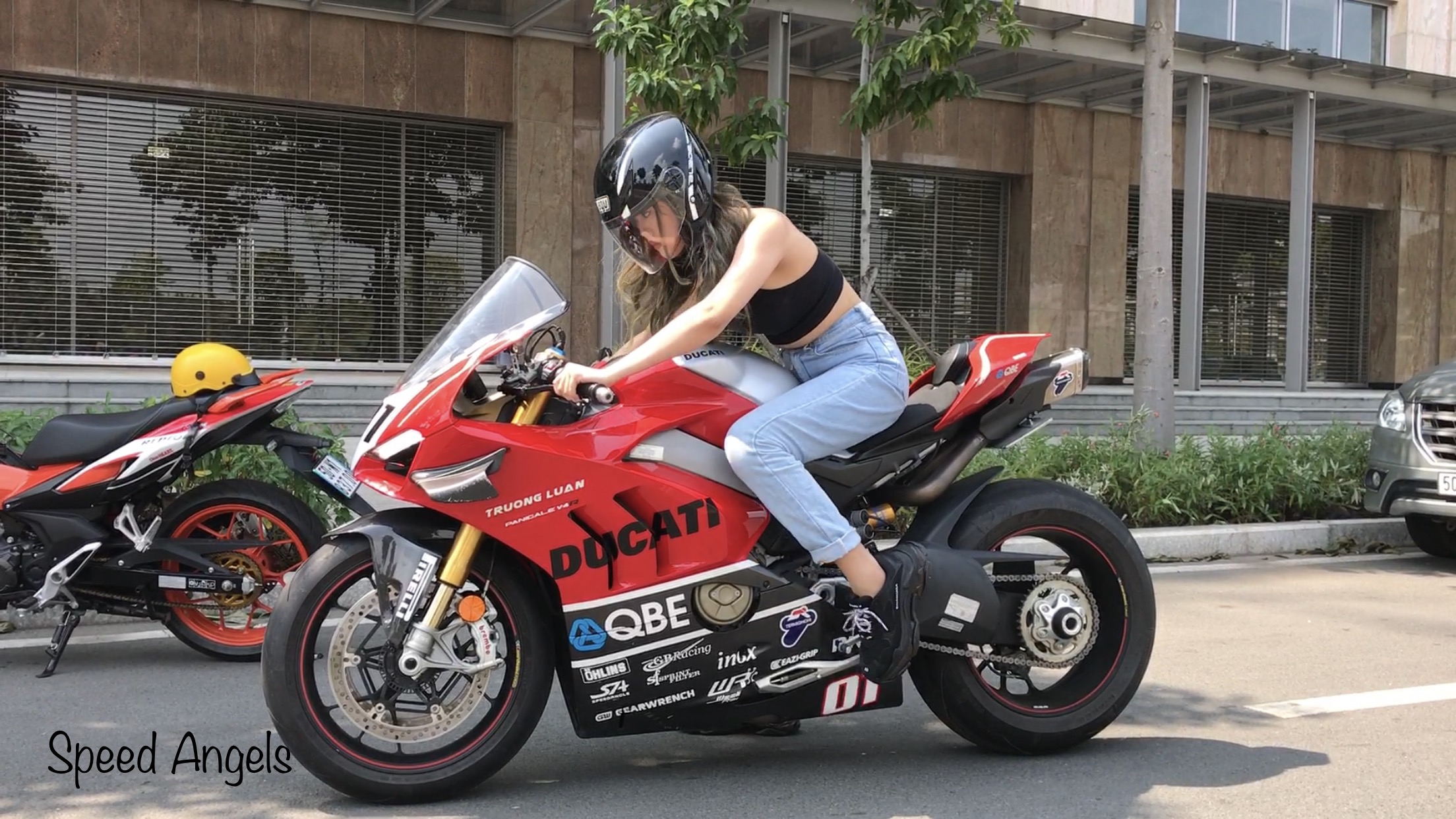 Trên yên Ducati Panigale V4 S độ lên V4 R chỉ hơn 300 triệu đồng Trên yên Ducati Panigale V4 S độ lên V4 R chỉ hơn 300 triệu đồng