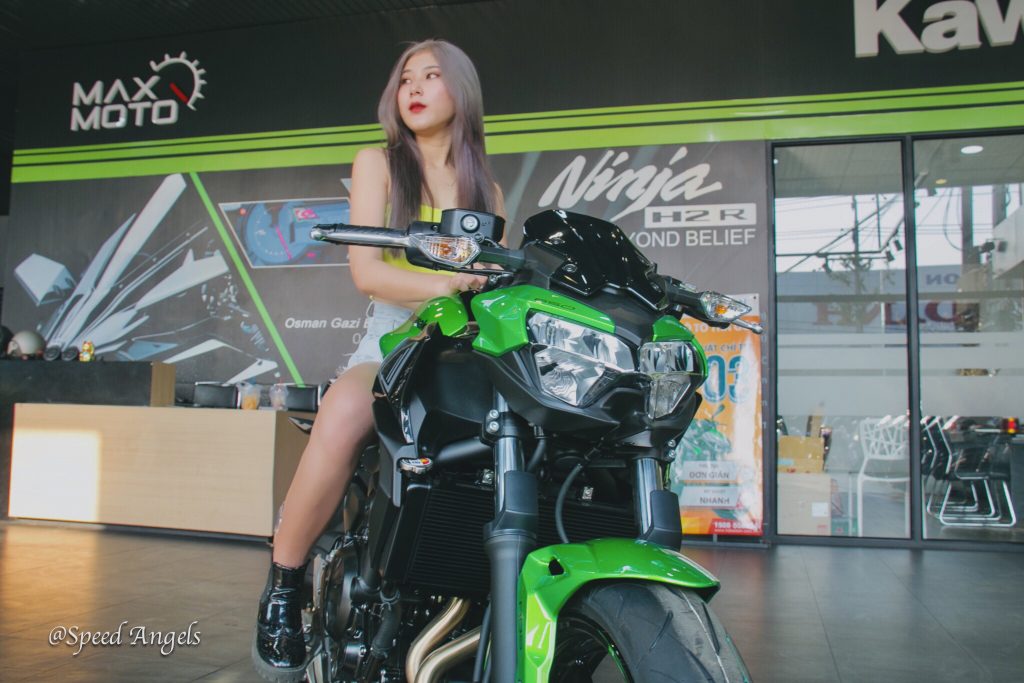Bộ ảnh Speed Angels Tuệ Nghi đọ dáng cùng cặp đôi Kawasaki Ninja 650 vs ...