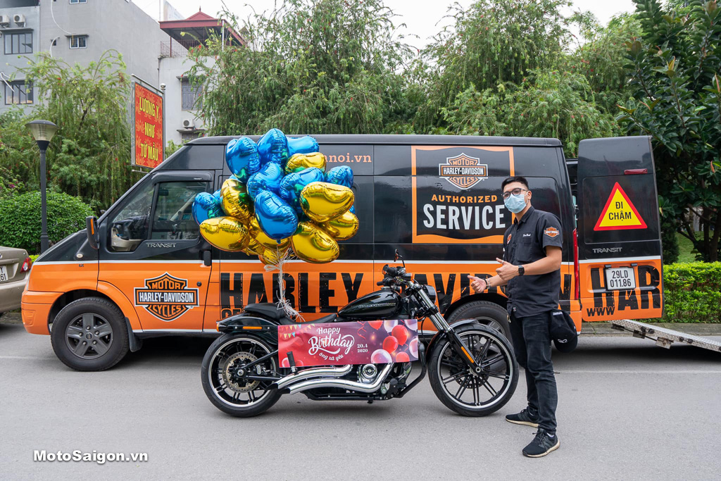 Vợ tặng chồng moto pkl giá trị gần 800 triệu mừng sinh nhật Vợ tặng chồng moto pkl giá trị gần 800 triệu mừng sinh nhật