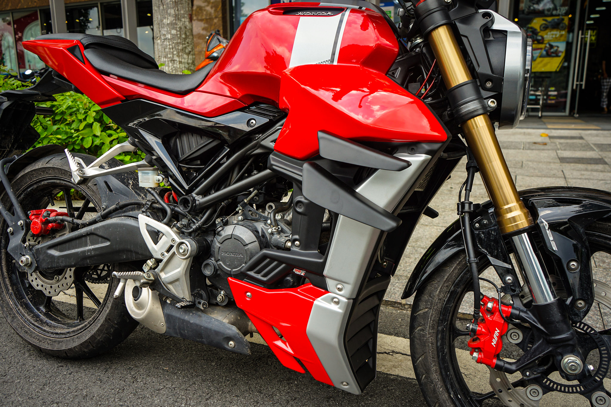 Honda CB150R Exmotion độ dàn áo bodykit Streetfighter V4 cực độc ...