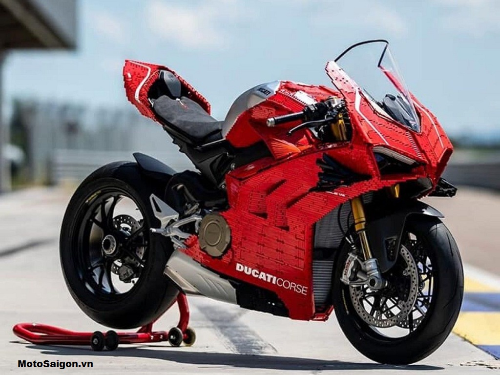 Mô hình xe mô tô 118 Ducati Panigale V4 S Corse