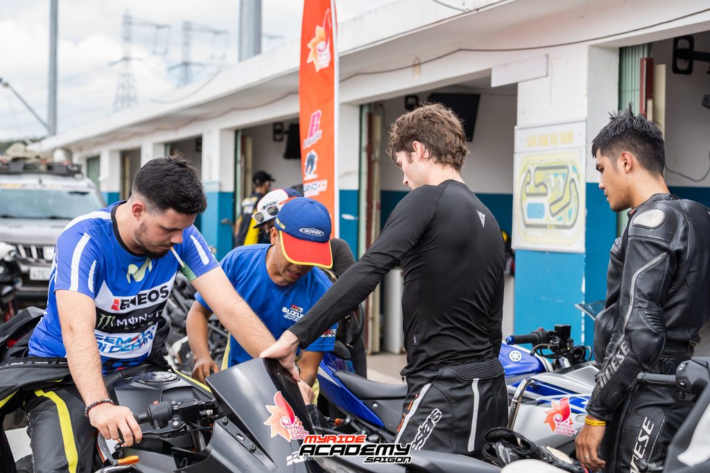 Myride Academy Saigon ra mắt dịch vụ cho thuê xe đua đạt chuẩn chạy ...