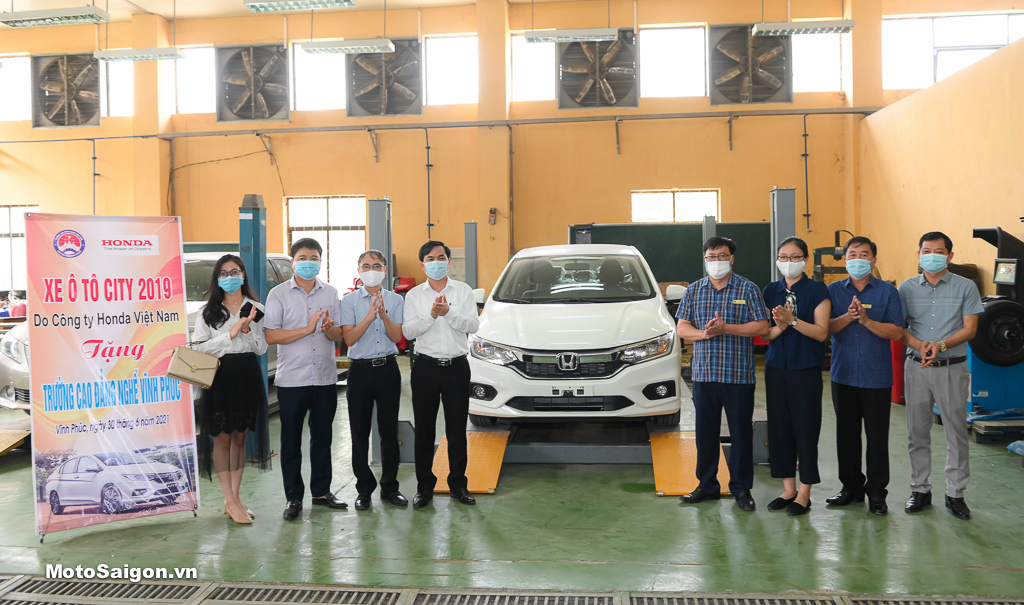 Công ty Honda Việt Nam trao tặng 01 xe ô tô Honda City 2019 cho trường Cao đẳng Nghề Vĩnh Phúc