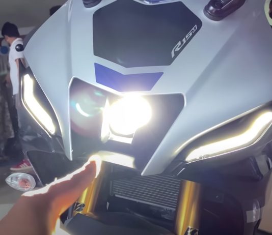 Yamaha R15 v4 cận cảnh thực tế R15M: bật đồng hồ nghe thử âm thanh pô