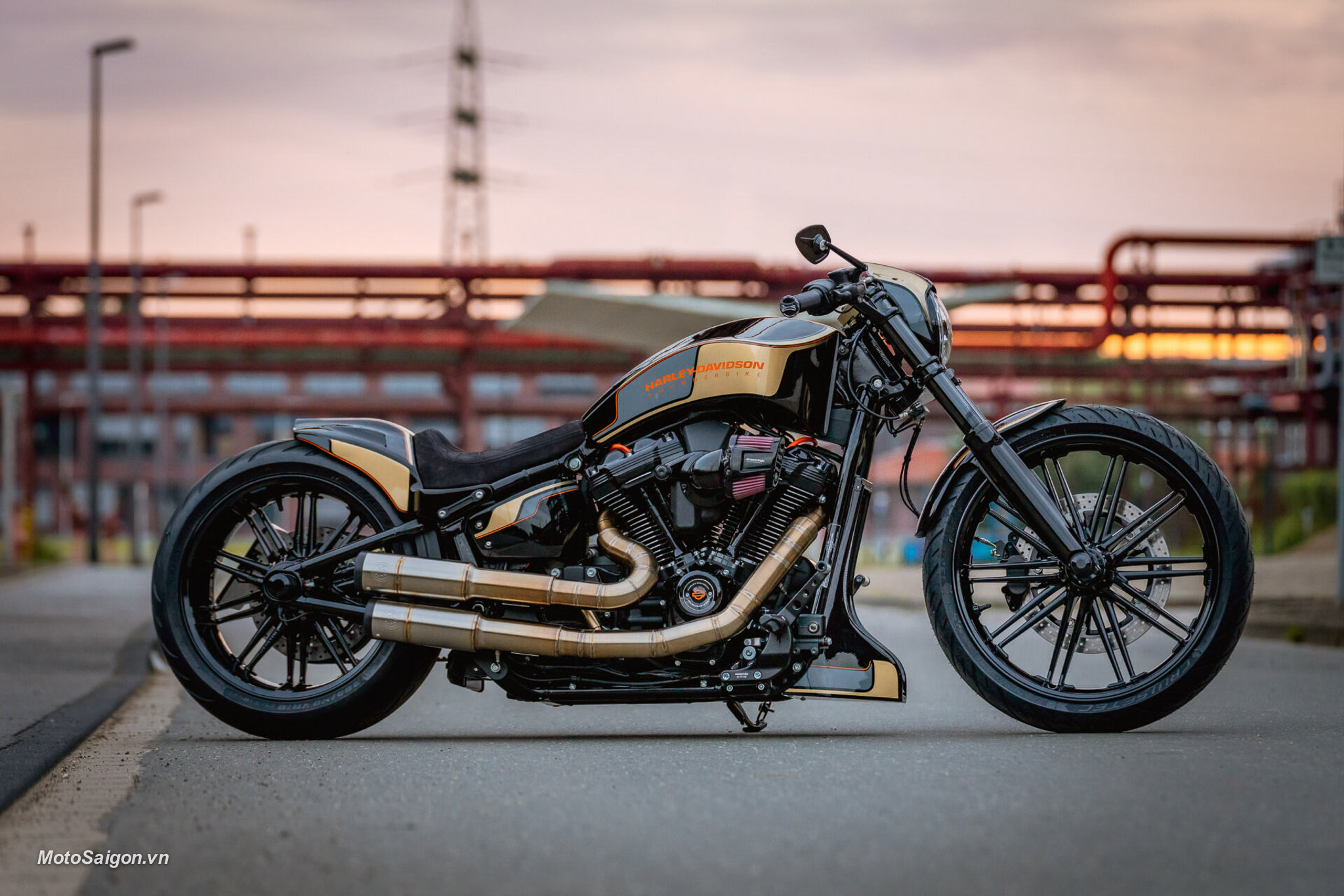 Harley-Davidson BreakOut 114 Razor 3 độ siêu đẹp của Thunderbike -  Motosaigon