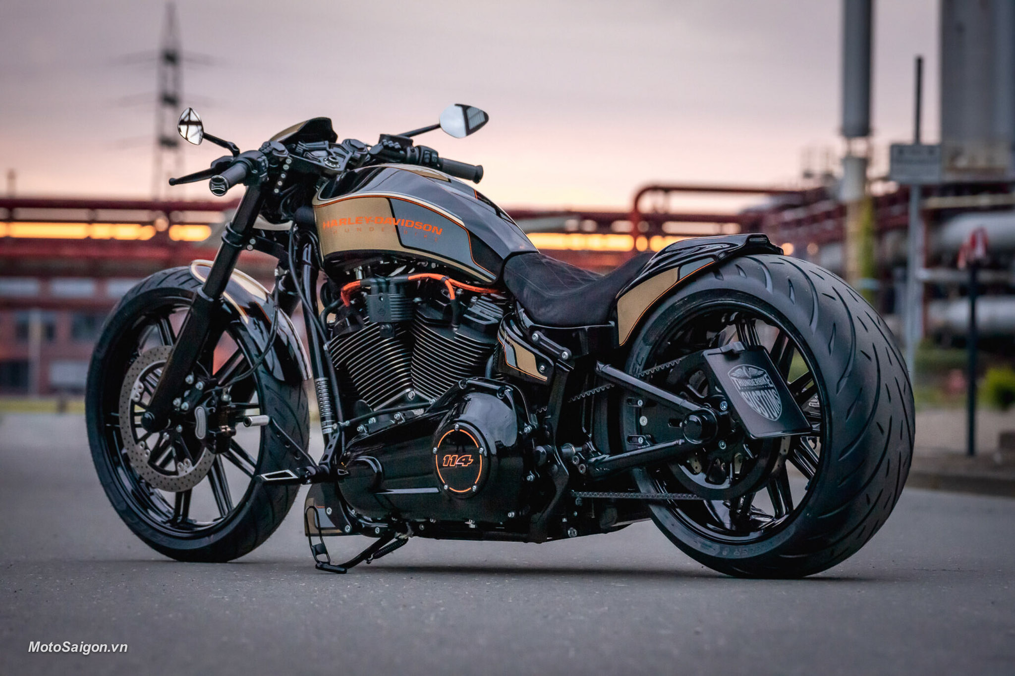 Harley-Davidson BreakOut 114 Razor 3 độ siêu đẹp của Thunderbike -  Motosaigon