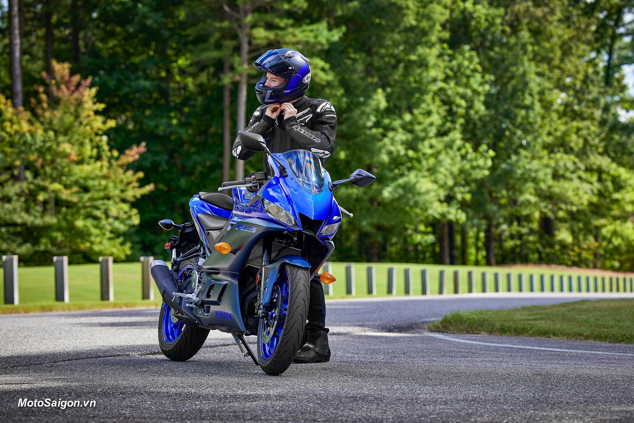 Yamaha bác thông tin xe môtô R3 trang bị động cơ 4 xy lanh