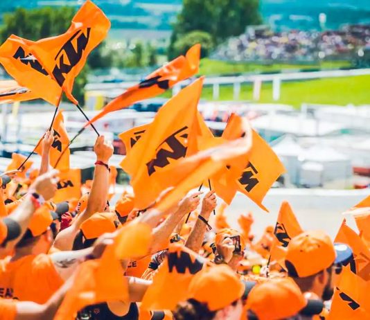 THE ULTIMATE ORANGE MOTOGP ™ EXPERIENCE - Xem MotoGP hấp dẫn hơn cùng KTM