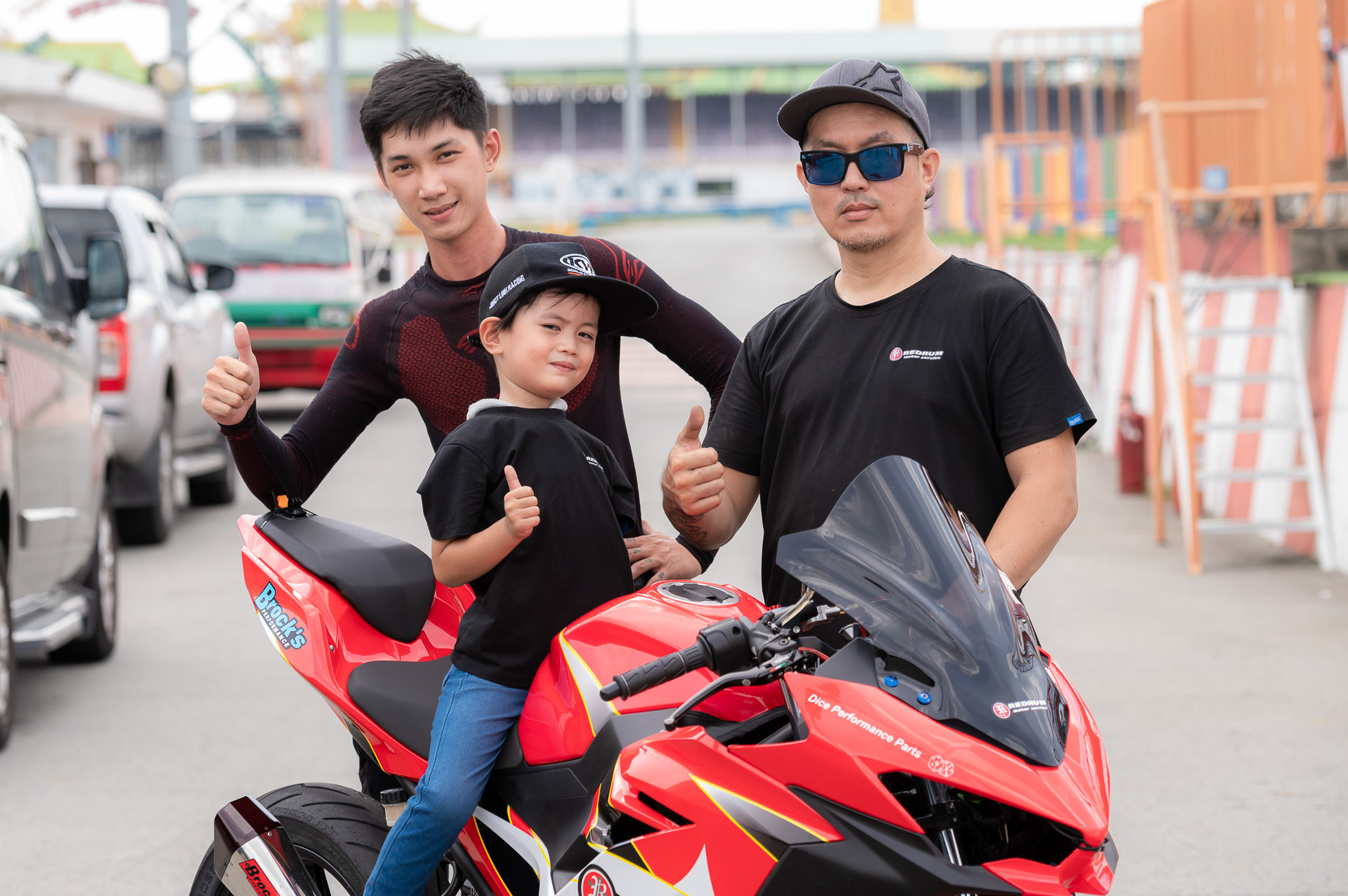 Tay đua Nguyễn Nhật Trường và Ông DICE IKEDA là Quản lý đội đua Redrum Racing Team
