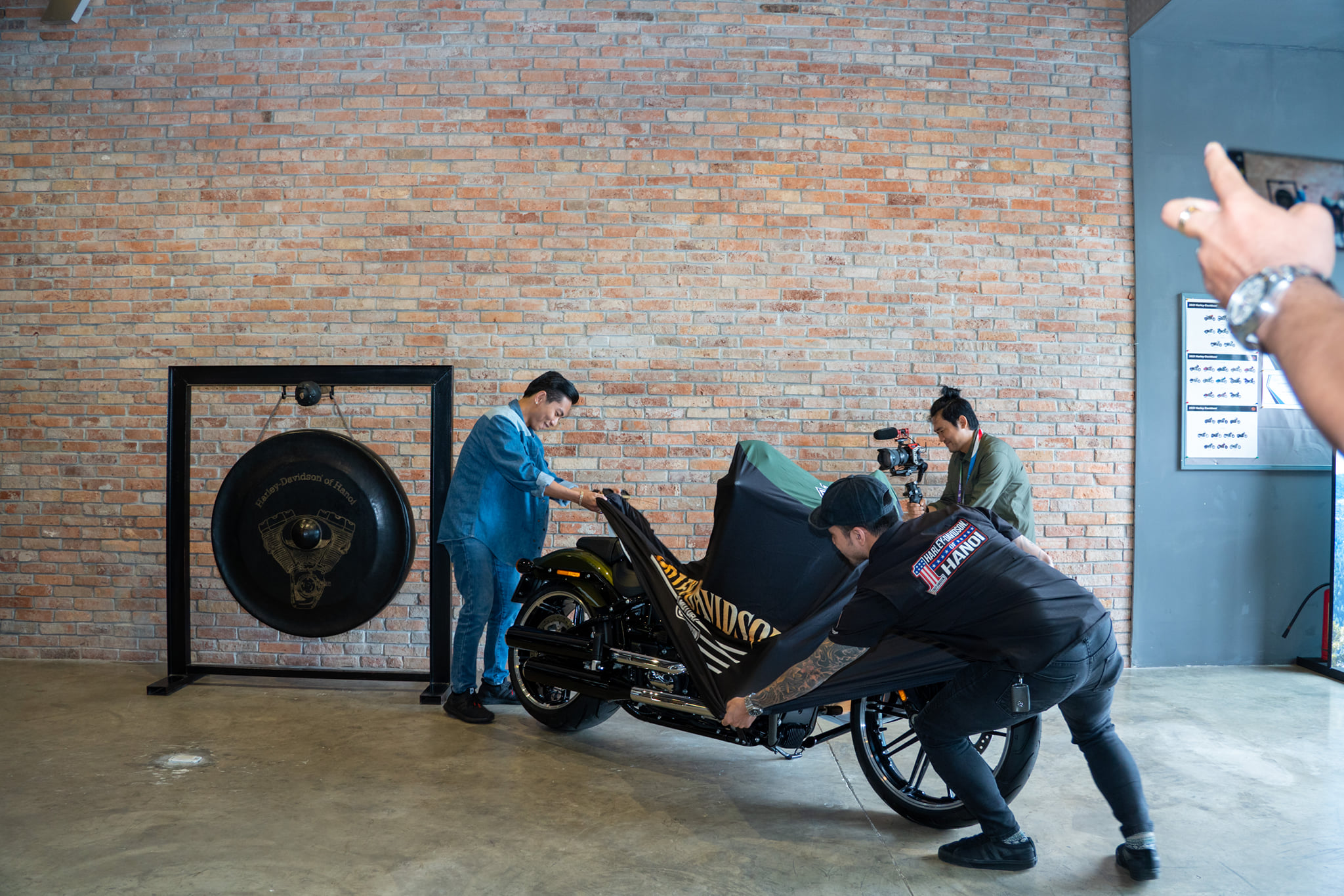 Vũ công Phan Hiển được tặng mô tô Harley-Davidson hơn 1 tỷ đồng sau khi đoạt 3 HCV SEA Games 31