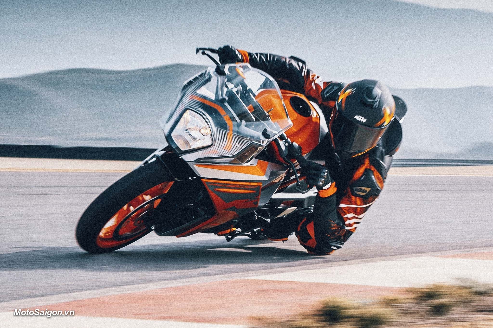 KTM RC 200 2022 bất ngờ ra mắt với giá bán hấp dẫn dành cho biker mới