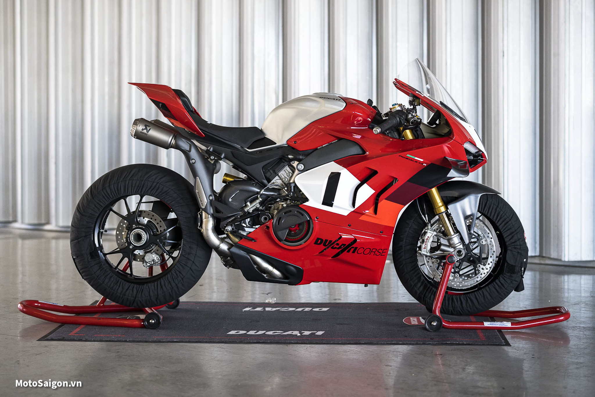 Ducati Panigale V4 R 2023 chi tiết giá xe có khả năng về Việt Nam