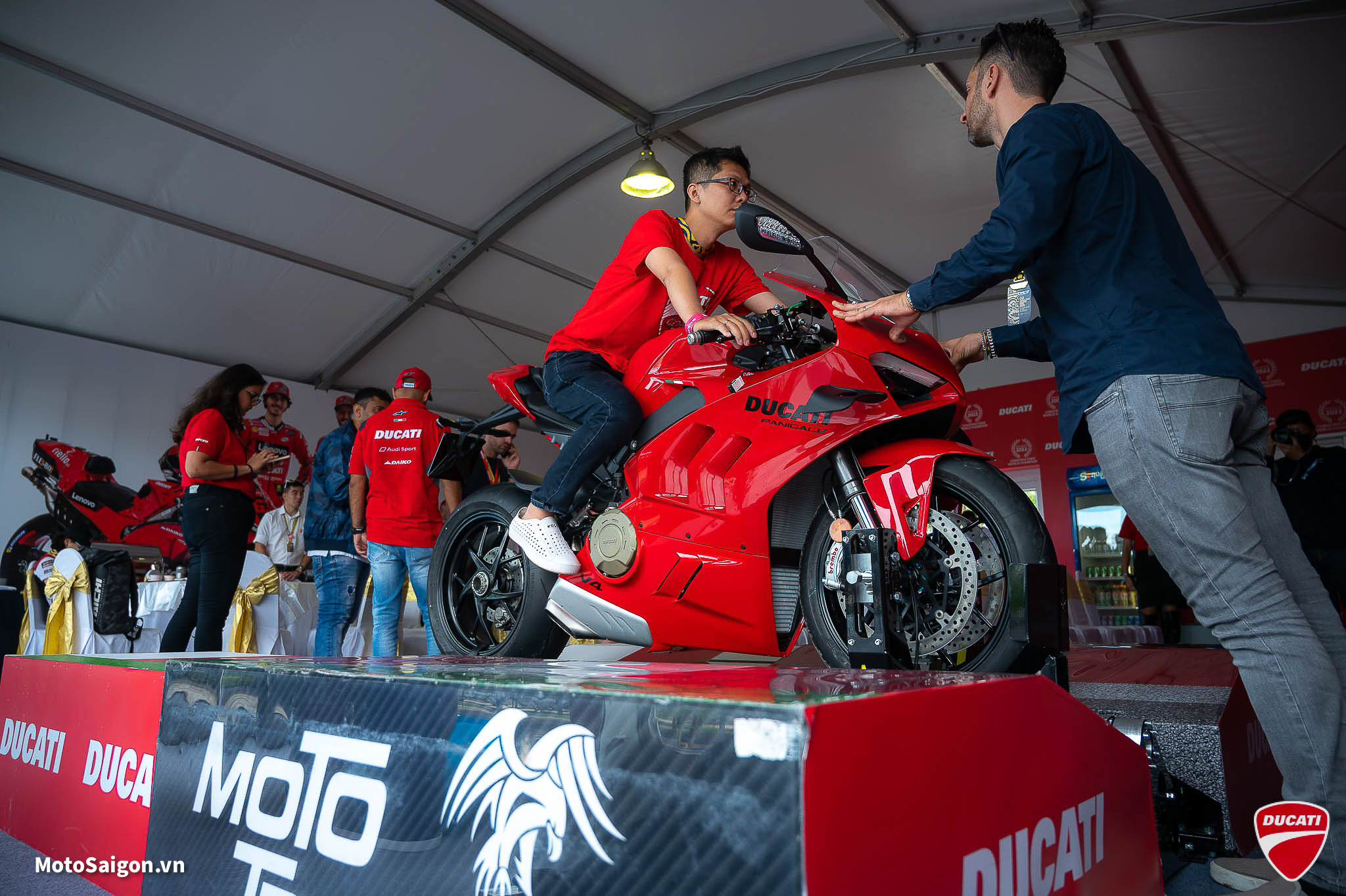 Moto Trainer thiết bị mô phỏng chơi game đua xe mô tô pkl MotoGP