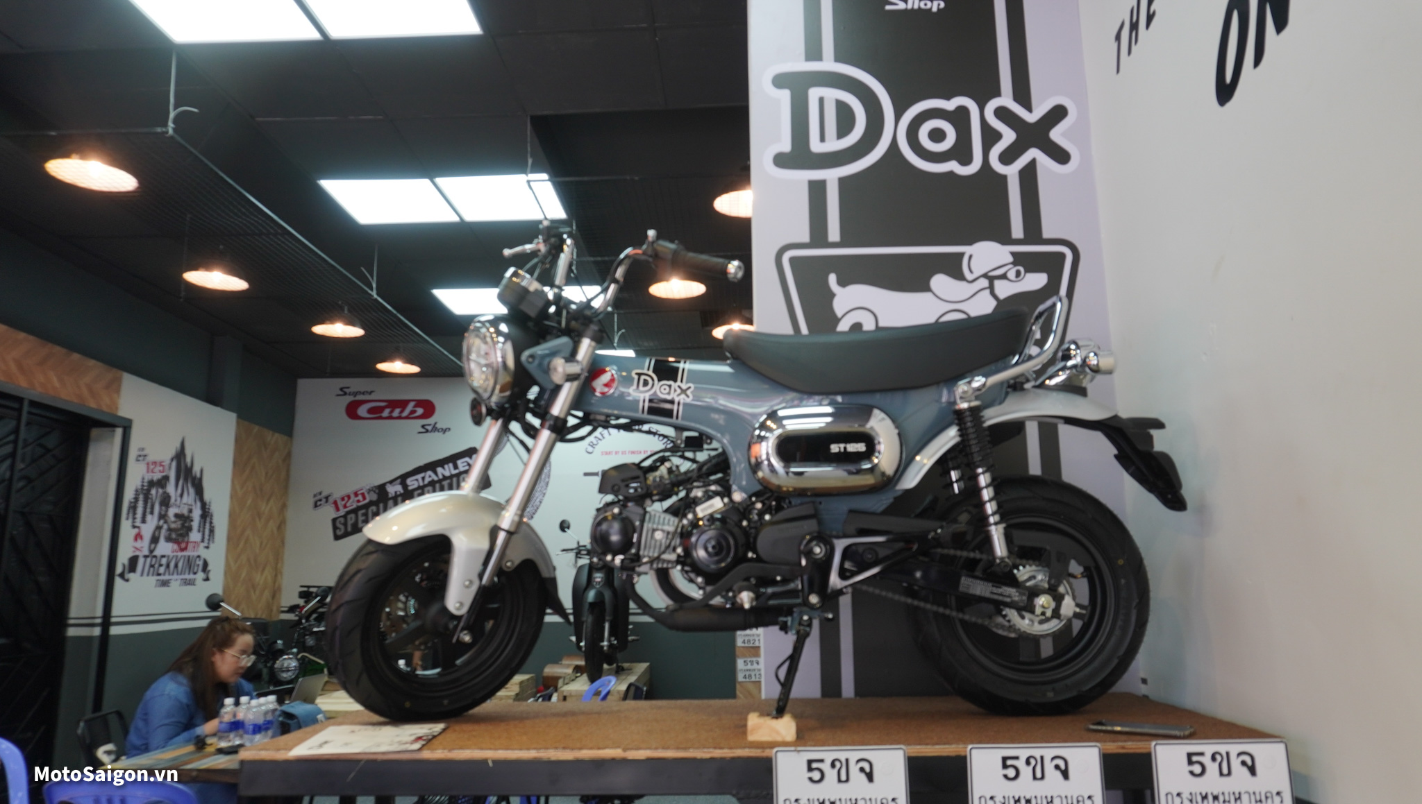 Honda DAX ST125 ABS 2022 đầu tiên Việt Nam đã về showroom Xenon Motor