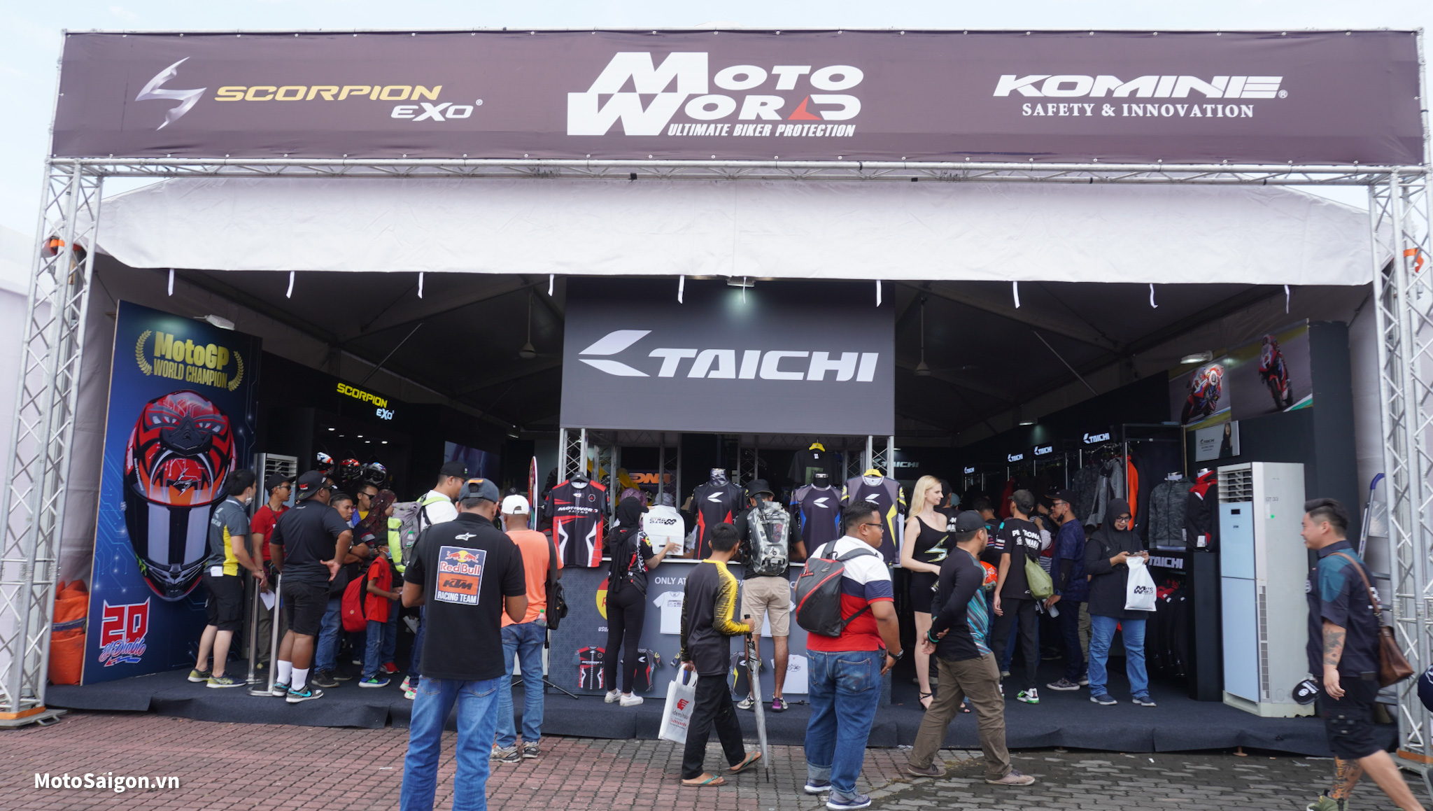 Tham quan gian hàng Motoworld tại trường đua Sepang MotoGP 2022