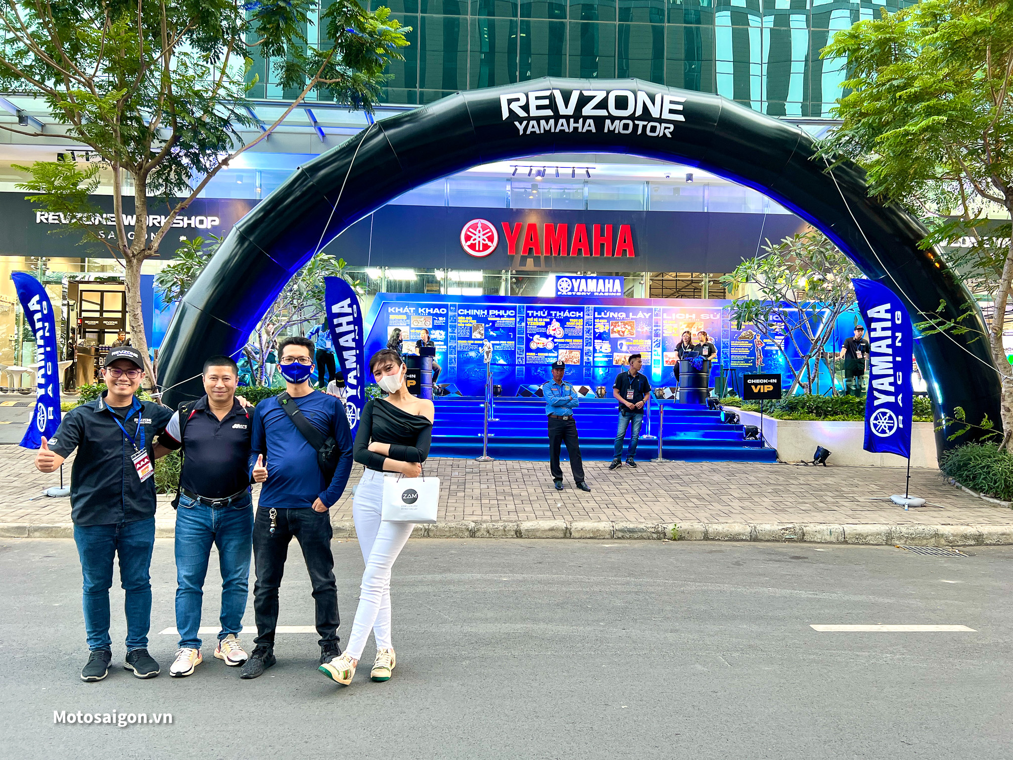 Hai tay đua MotoGP: Fabio & Franco giao lưu với các biker Việt tại Revzone Yamaha Motor