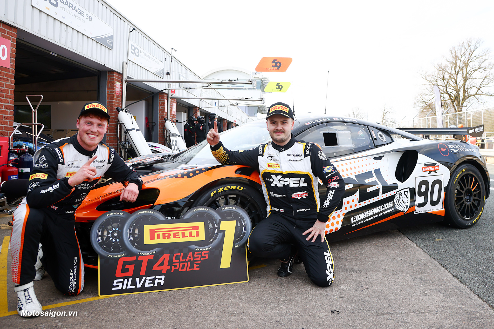 McLaren Artura GT4 chiếm trọn vinh quang trong ngày khai mạc giải Vô địch GT Anh Quốc