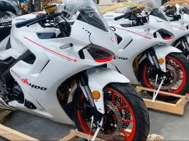Ducasu DK400 nhái trắng trợn Ducati Supersport 950