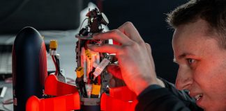 Redbull ra mắt FPV Drone quay phim bay nhanh hơn xe đua F1