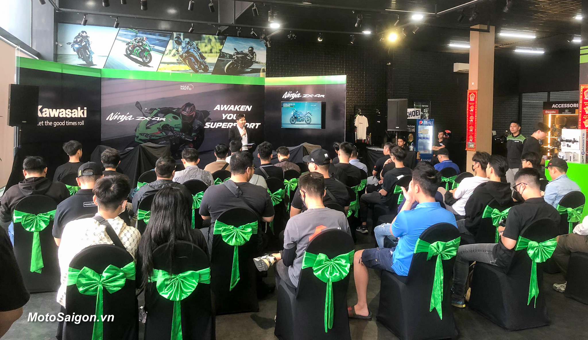 Kawasaki Ninja ZX-4R giá xe Ninja ZX-4R 2024 mới nhất tại Max Moto Sài gòn
