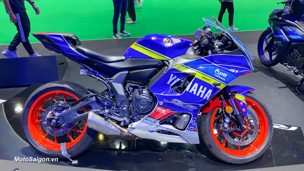 Yamaha R7 2024 màu mới xám tem hồng xanh soi thực tế tuyệt đẹp - Motosaigon