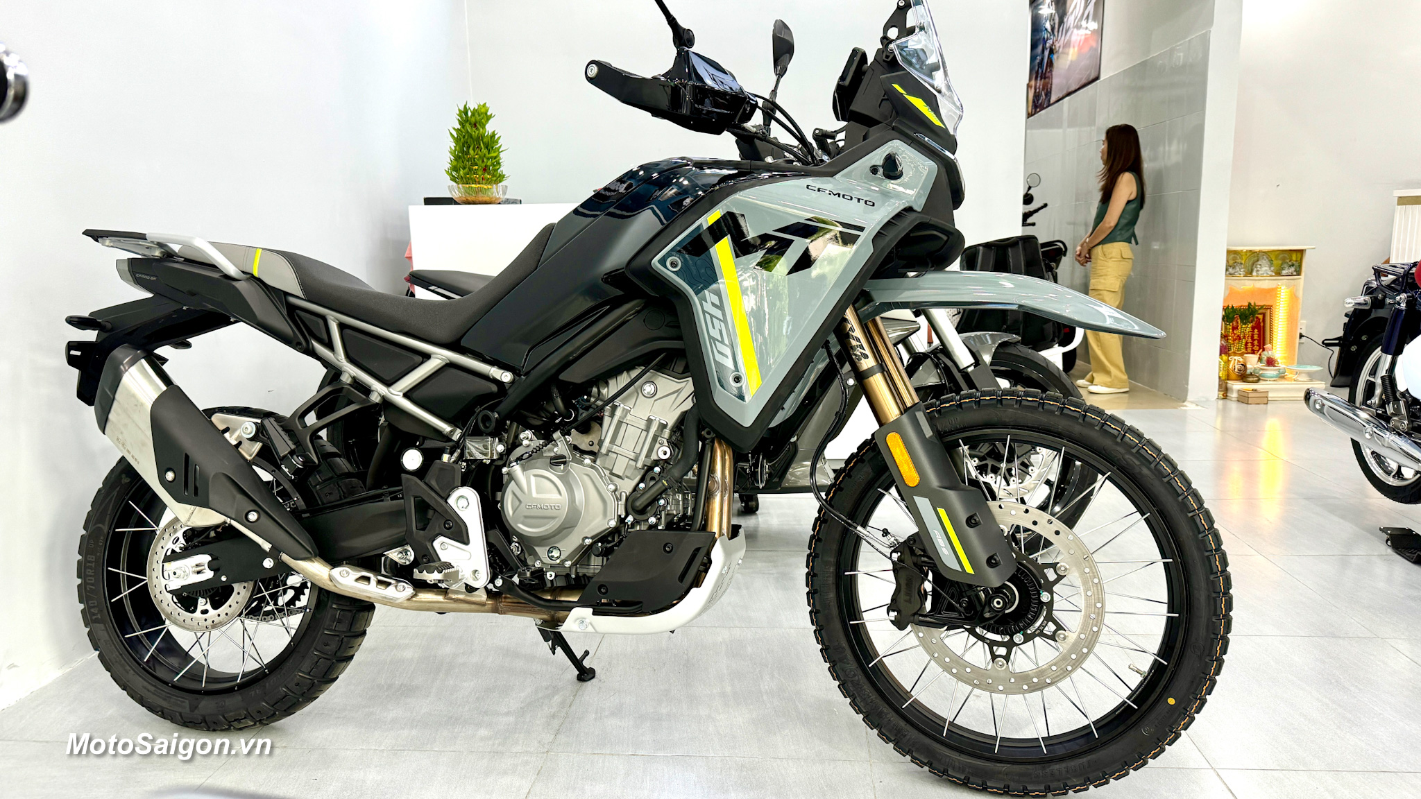 CFMoto 450MT giá xe CFMoto 450MT màu đen xám mới nhất