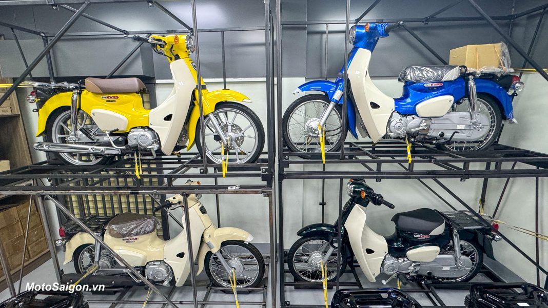 Honda Super Cub C125 2025 màu trắng White Pearl yên đỏ lộ diện - Motosaigon