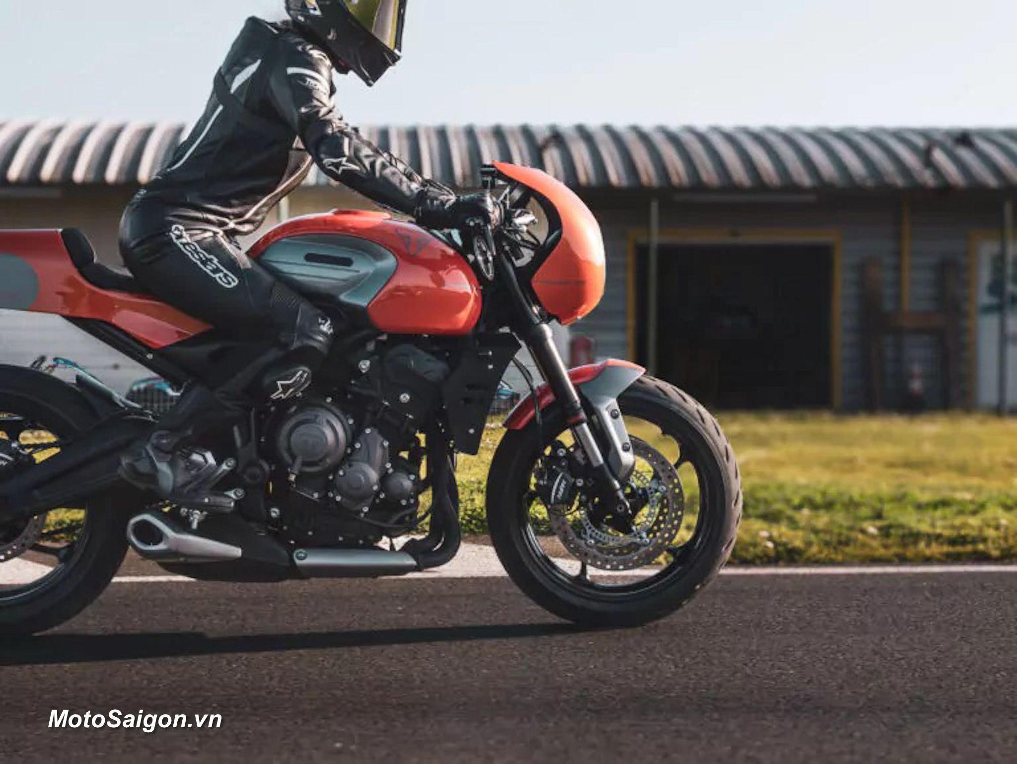 Triumph Trident 660 RS lộ diện với bộ kit Cafe Racer thời trang