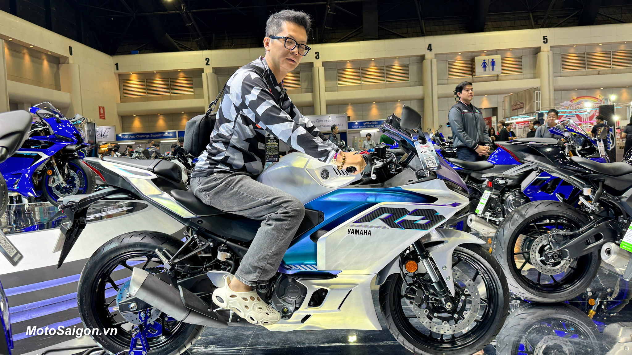 Yamaha R3 Lunar White 2025 màu trắng trên yên đánh giá xe thực tế Yamaha R3 Lunar White 2025 màu trắng trên yên đánh giá xe thực tế