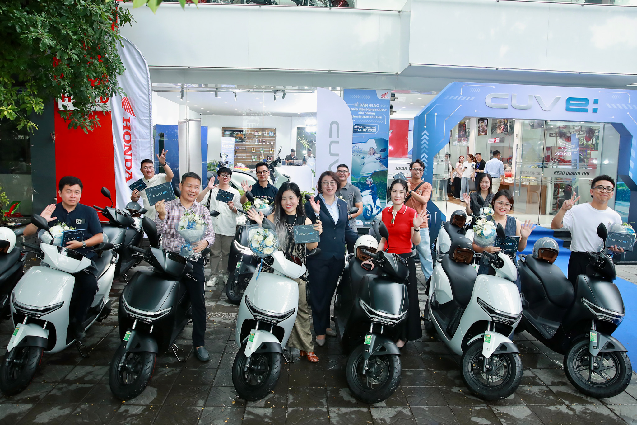 Xe máy điện Honda CUV e: chính thức được bàn giao chi tiết phí thuê xe