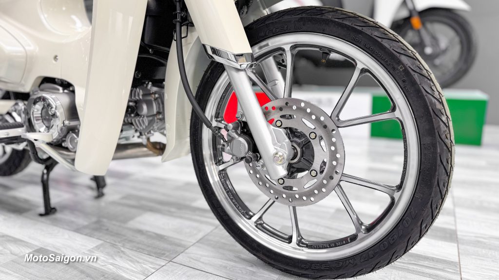 Honda Super Cub C125 Custom màu trắng yên đỏ đặc biệt đã về Việt Nam ...