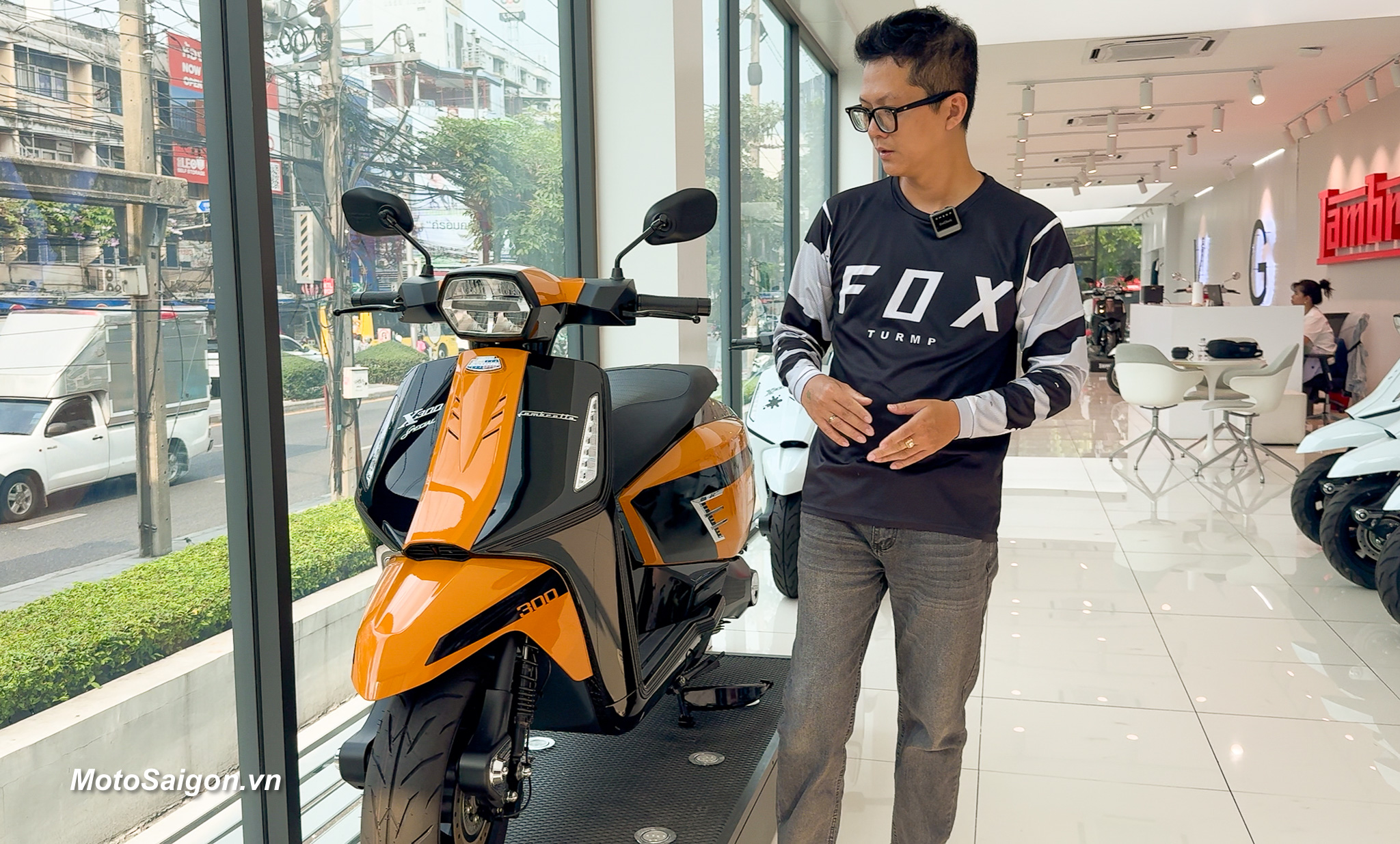 Lambretta X300 Special soi thực tế kèm giá bán so sánh X300 2025
