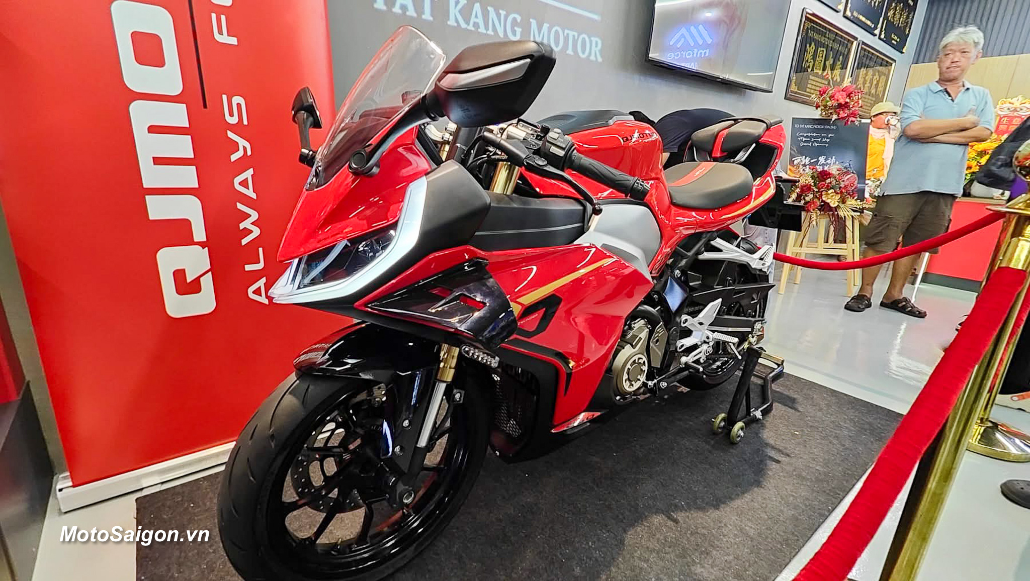 QJMotor SRK250 RD độc đáo sportbike 250cc 4 xylanh thẳng hàng