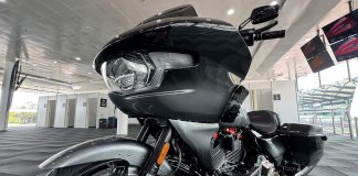 Harley-Davidson CVO Road Glide 2025 màu đen Raven Fade đã có giá bán