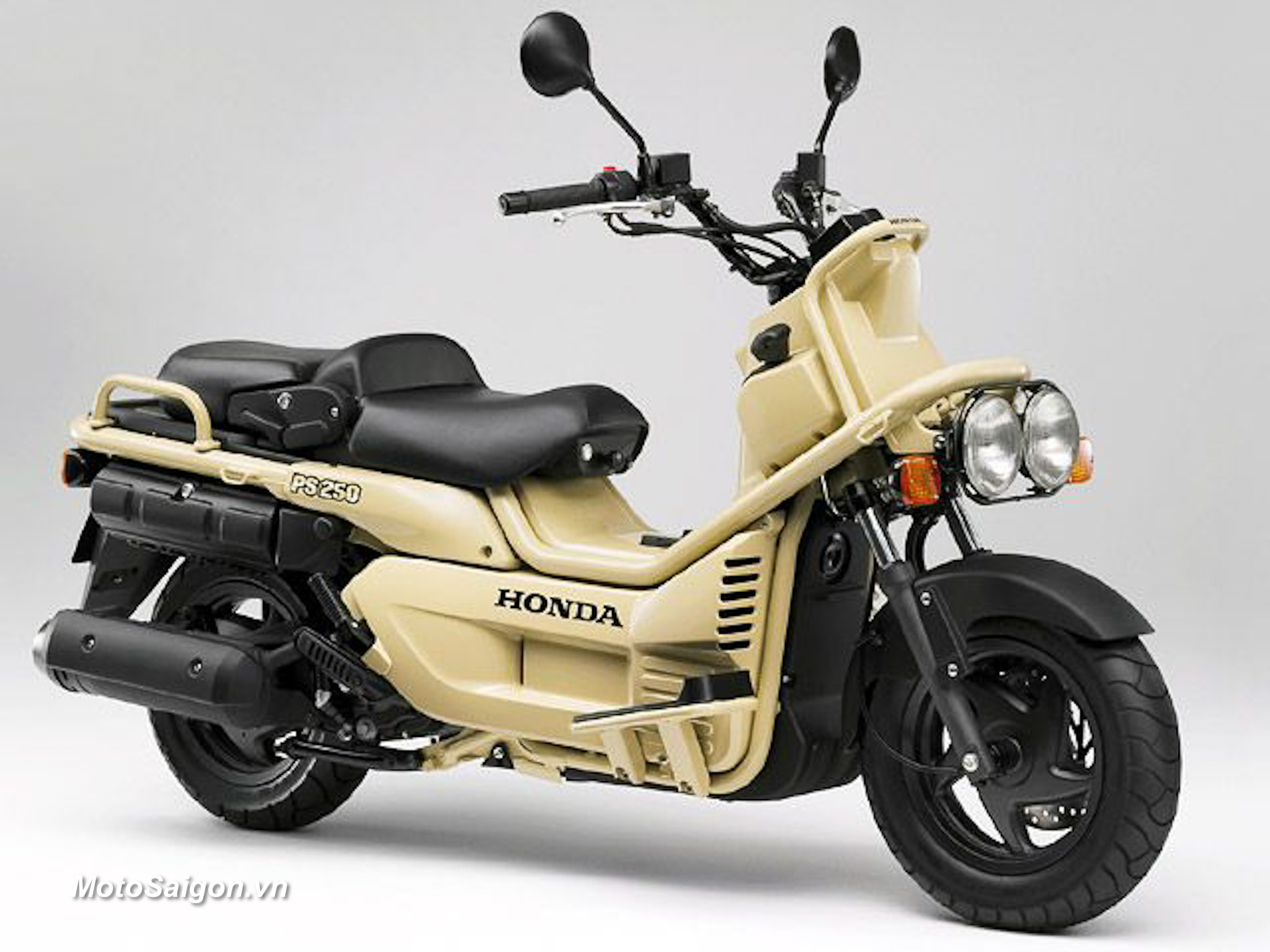 Honda PS250 Big Ruckus: Biểu Tượng Scooter “Quái Vật” Từ Honda