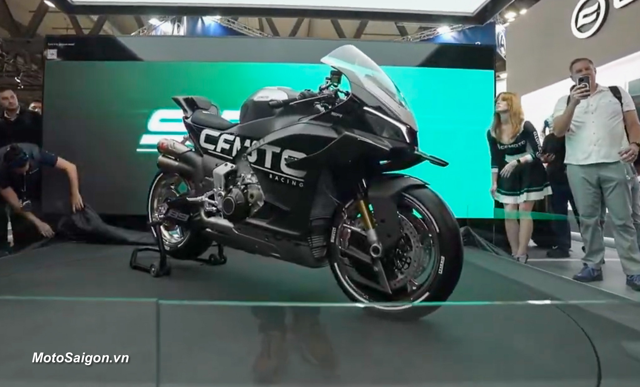 CFMoto SR-RR V4 ra mắt gây sốc với công suất 210hp 200kg