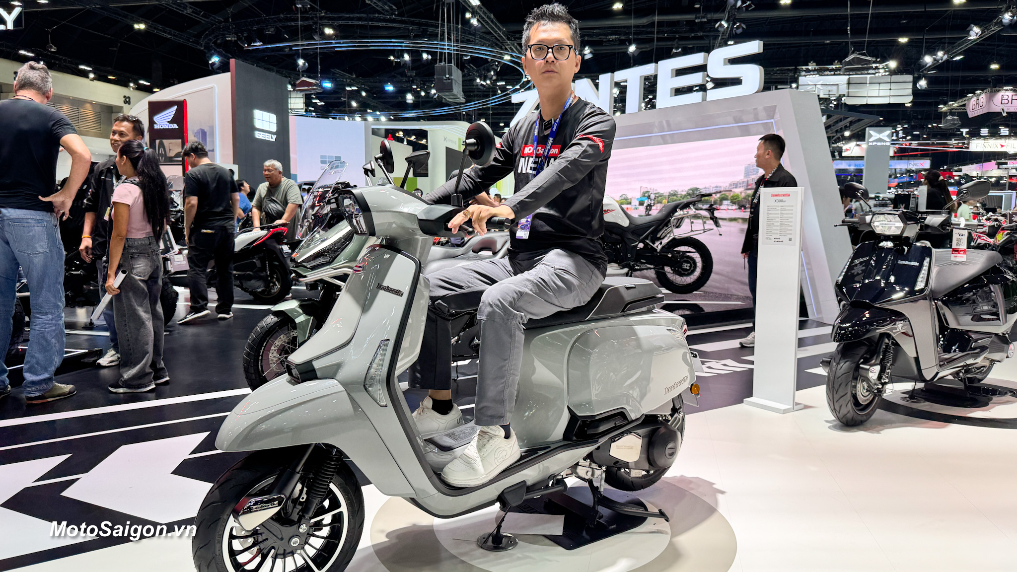 Giá bán Lambretta J200 với 2 phiên bản Premium Sport 2026