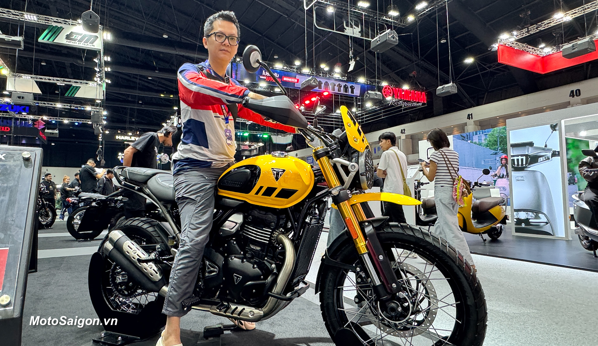 Trên yên thực tế Triumph Scrambler 400 XC đã có giá bán