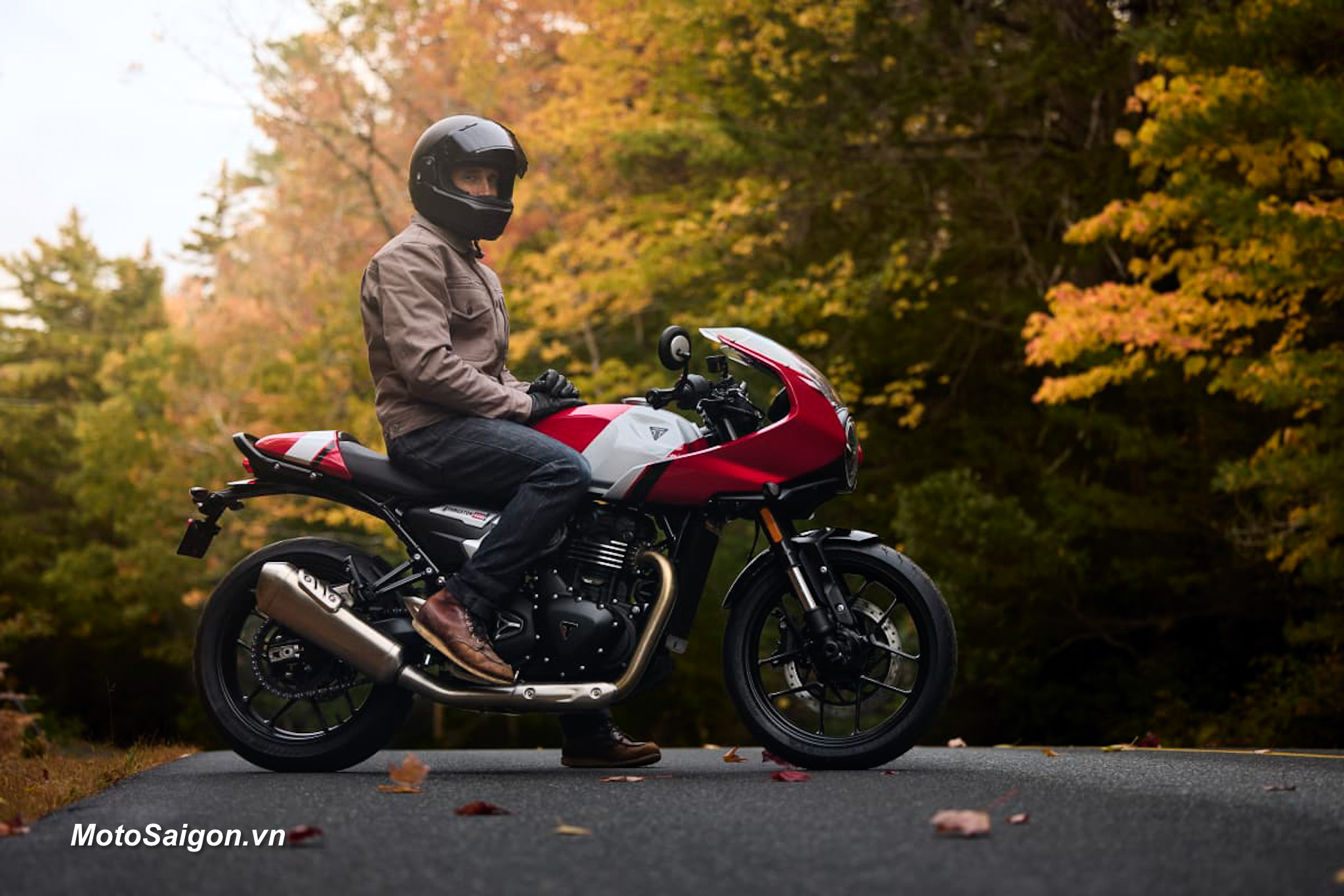Thruxton 400 mẫu xe Cafe Racer giá mềm đã được Triumph ra mắt
