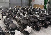 Khui thùng lô hàng QJMotor SRV400 VS cùng với SRV600 V về số lượng lớn