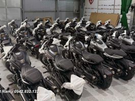 Khui thùng lô hàng QJMotor SRV400 VS cùng với SRV600 V về số lượng lớn