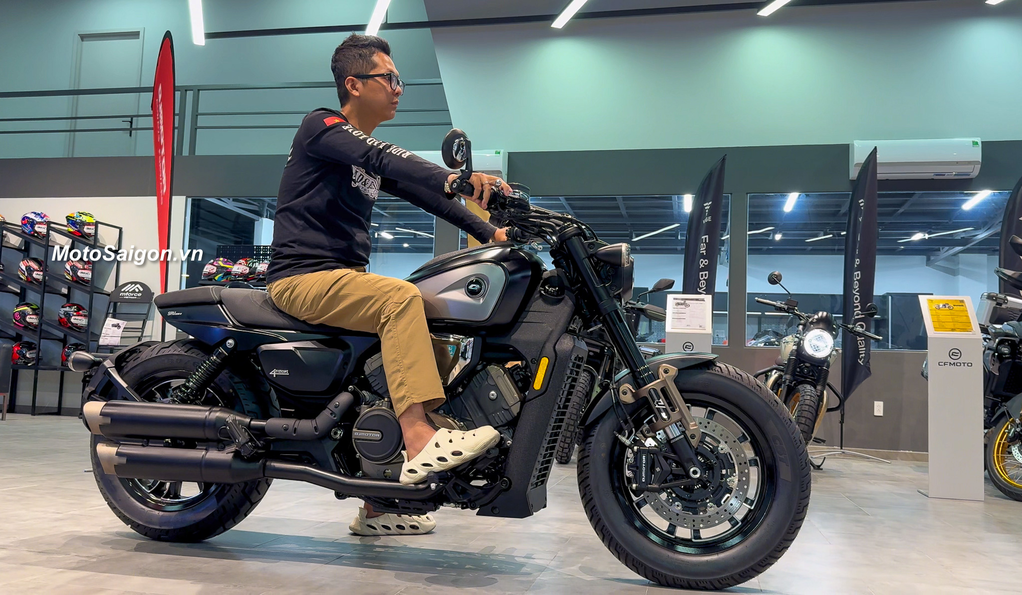 QJMotor SRV600 V mẫu xe Cruiser 600cc trang bị động cơ V4 giá bán phá đảo